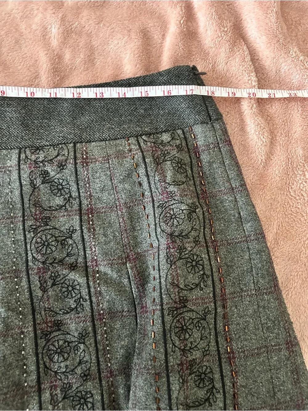 LOFT Ann Taylor Wool Blend Plaid Pleated Midi Skirt Gray Embroidered Size 14 - Picture 8 of 9